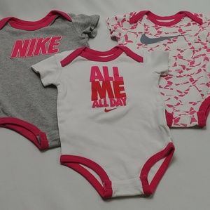 Nike Girls Bodysuit 3pc Set 6-9m